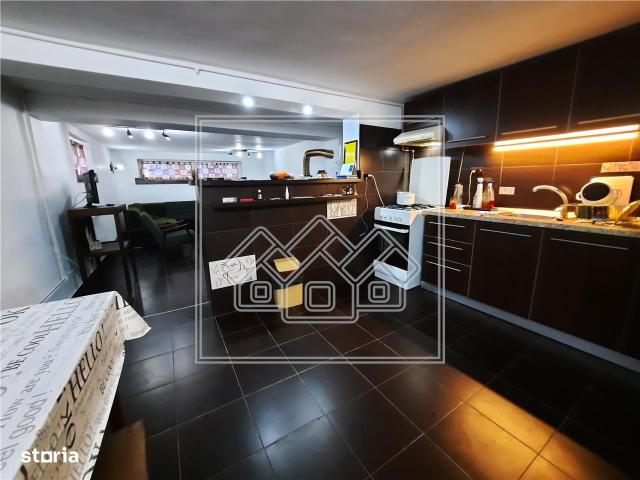 Casa cu demisol si parter, 5 camere, curte de 330 mp zona Tiglari