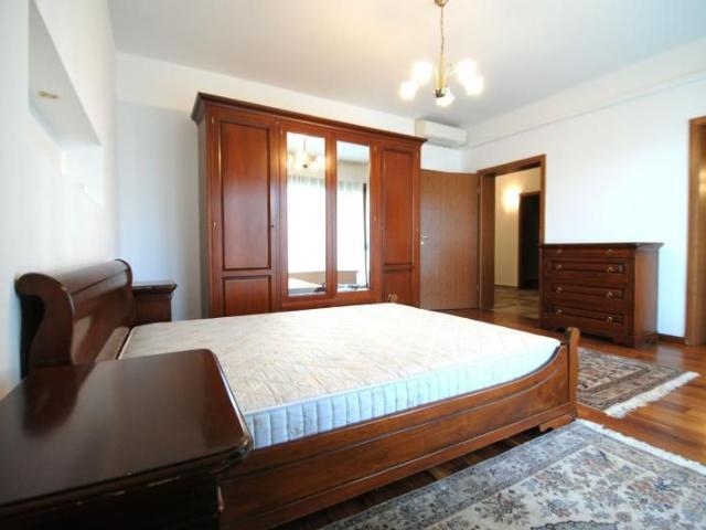 Casa cu garaj de inchiriat in zona Torontalului VOX