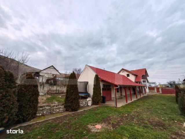 Casa cu toate utilitatile, 4 camere, 500mp utili, zona Paclisa