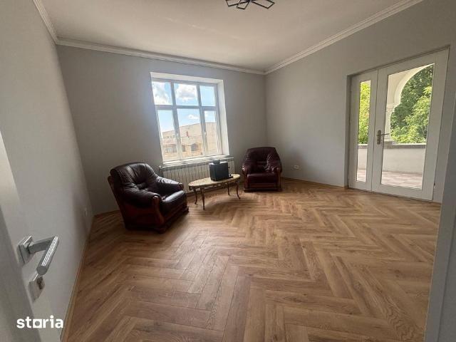 Casa cu 10 camere in inima Copoului