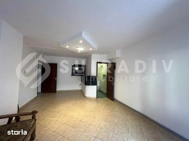 Casa cu 13 camere, 10 bai, 10 parcari pretabila pensiune, azil Apahida