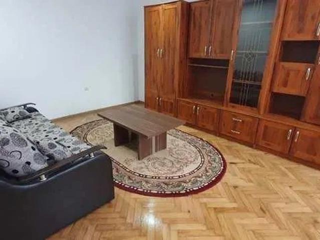 Casa cu 2 camere, curte comuna, spre inchiriere, in zona centrala