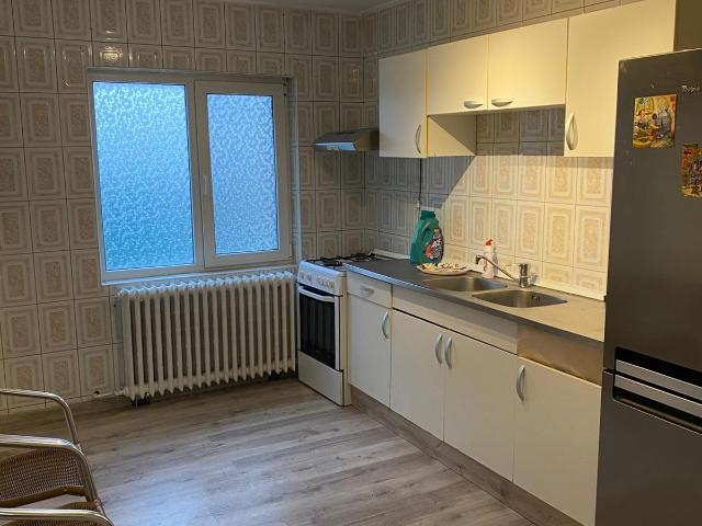 Casa cu 3 camere, decomandate, zona Podu de Piatra