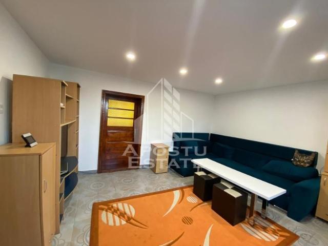 Casa cu 4 camere, curte proprie, Ghiroda