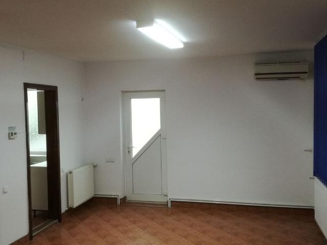 Casa cu 6 camere in Buna Ziua, curte 400 mp, birou sau locuinta!