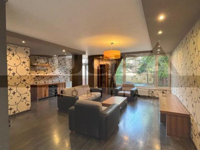 Casa cu 6 camere, 320 mp utili, gradina, garaj, zona Home Garden