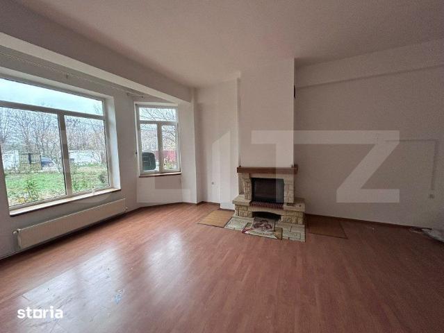 Casa cu 7 camere, 4 bai, 330 mp, 900 mp curte, zona Ford