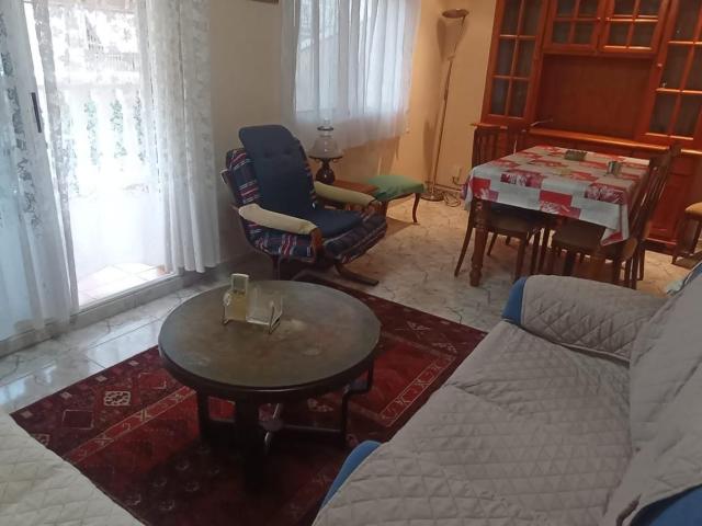 CASA CUATRO HABITACIONES CON GARAJE EN ALQUILER ANUAL