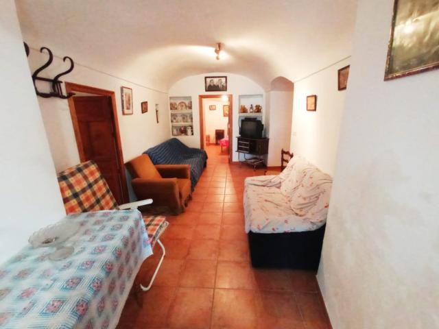 CASA CUEVA EN EL PARTIDOR DE ABANILLA CON GRAN PARCELA DE 8.500 M2