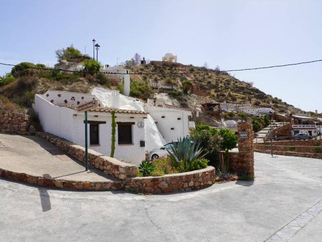 Casa Cueva en Residencial Al Kamar, Terque