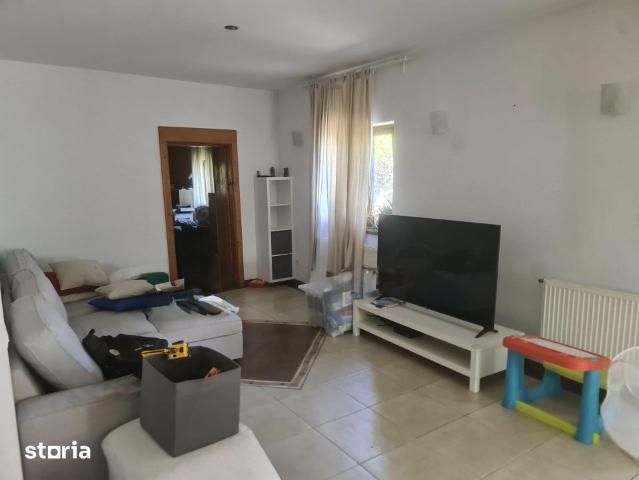 casa curte/ Otopeni/ curte foarte mare/firma rent a car/parcare long t