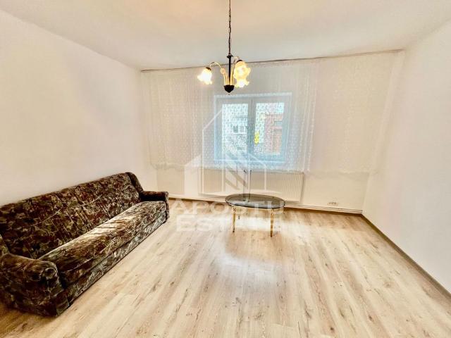 Casa curte comuna, 2 camere in Parneava