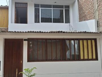 CASA C/ INGRESO INDEP EN C/PISO 3 PISOS FRENTE A PARQ HUÁSCAR VILLA SALVADOR