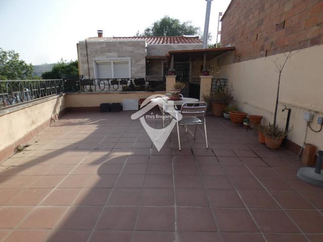 CASA CANTONERA CON GARAJE Y LOCAL EN EL CENTRO DE SANT QUIRZE DEL VALLES