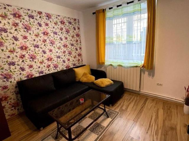 CASA CASATORIILOR 3 CAMERE CU CURTE SEPARATA, GAZE 700EURO