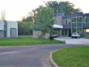 CASA/ CASA QUINTA, EN HARAS SAN PABLO, DE 5 AMBIENTES CON PILETA
