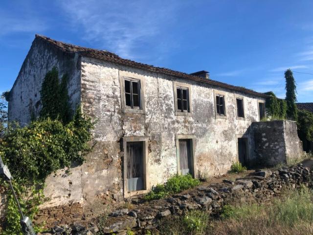 Casa centenária em Tomar / Oportunidade Única a 2 min da Praia Fluvial de Montes