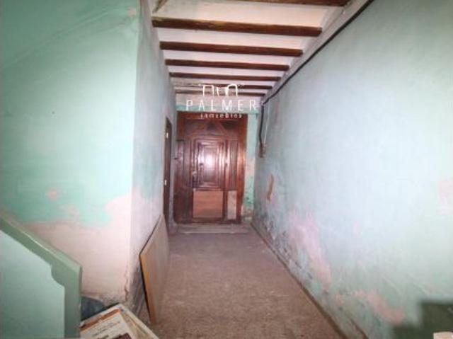 CASA CÉNTRICA CON MUCHAS POSIBILIDADES