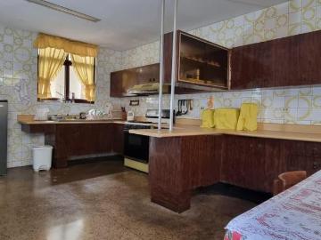 CASA DE DOS PISOS. 4 DORMITORIOS. 484 M².ID.902