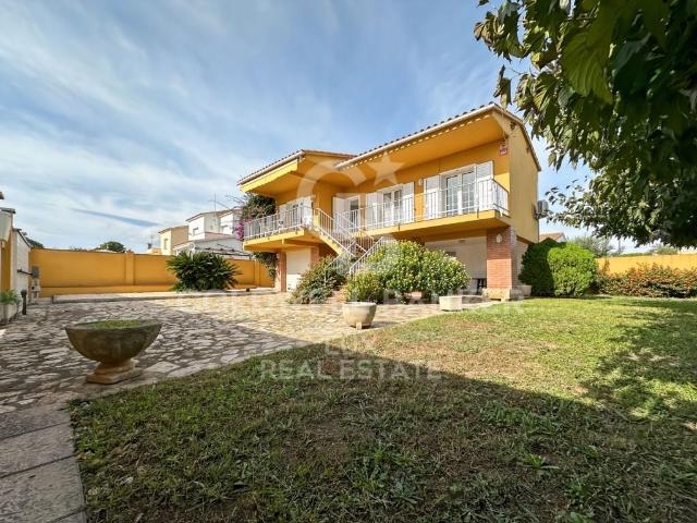 Casa cerca de las playas de L'Escala, con garaje y jardín 114m² L'Escala
