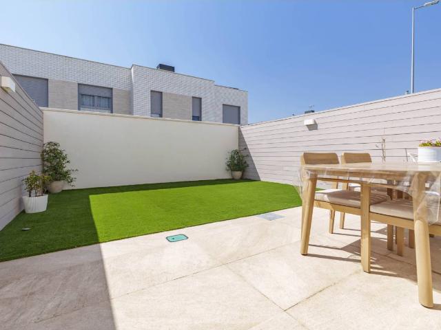 Casa / Chalet adosado en venta en Calle del Valle de la Fuenfría s/n