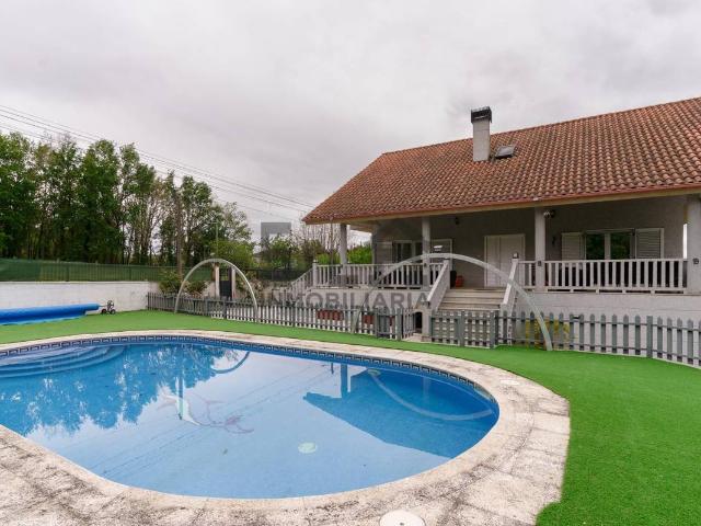 Casa chalet en Venta en Taboadela