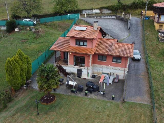 Casa chalet en Venta en Tazones Argüero