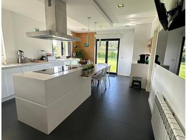 Casa chalet en Venta en Teo