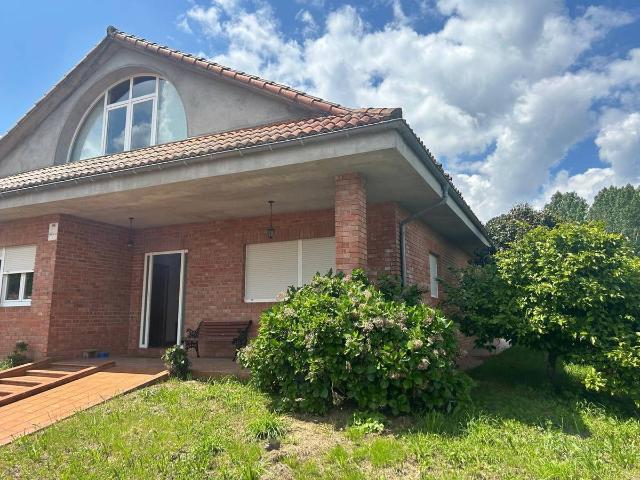 Casa chalet en Venta en Teo