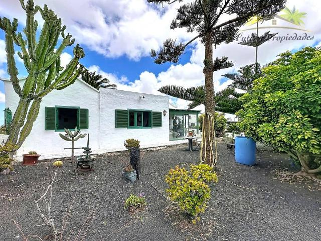 Casa chalet en Venta en Tinajo