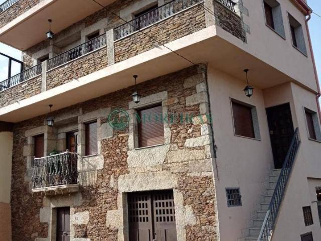 Casa chalet en Venta en Toén