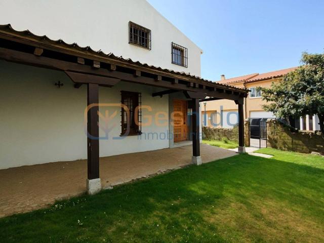 Casa chalet en Venta en Torrecaballeros