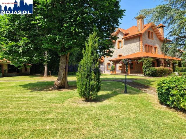 Casa chalet en Venta en Tregadín