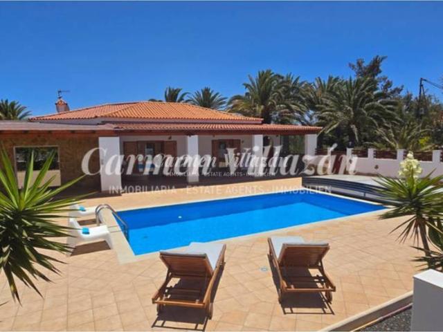 Casa chalet en Venta en Triquivijate
