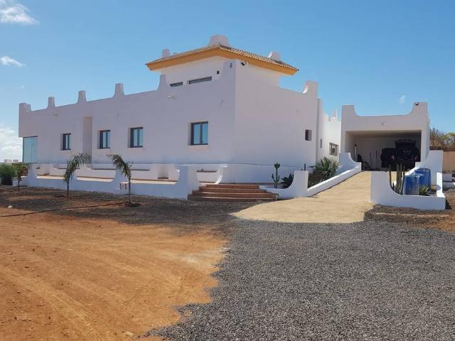 Casa chalet en Venta en Triquivijate