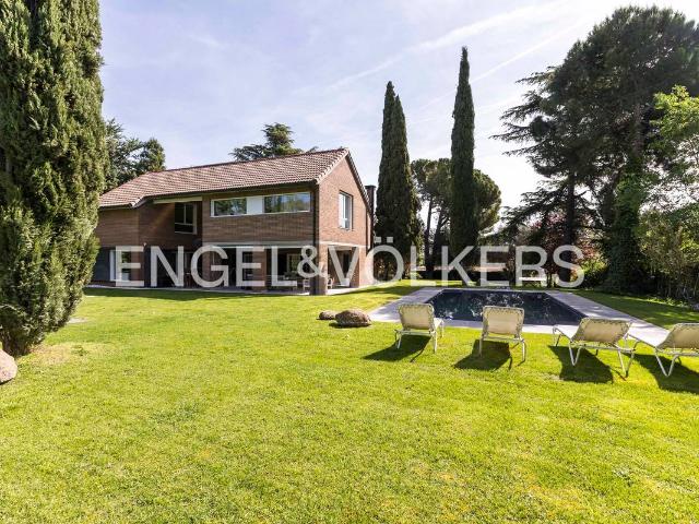 Casa chalet en Venta en Urbanización La Moraleja