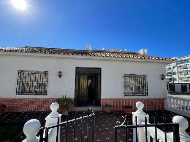 Casa chalet en Venta en Urbanización Santa Rosa