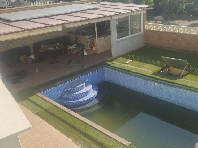 Casa chalet en Venta en Urbanización Santa Rosa
