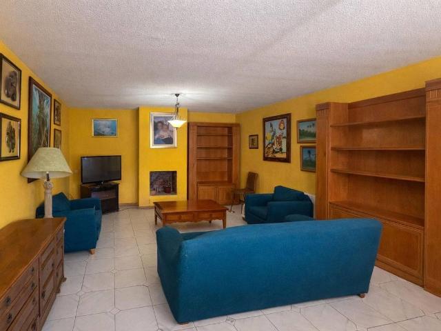 Casa chalet en Venta en Urbanizaciones