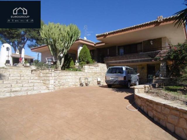 Casa chalet en Venta en Urbanizaciones