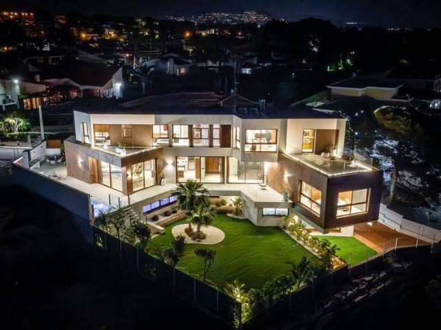 Casa chalet en Venta en Urbanizaciones