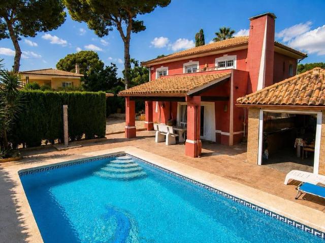 Casa chalet en Venta en Urbanizaciones