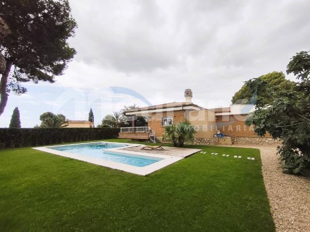 Casa chalet en Venta en Urbanizaciones