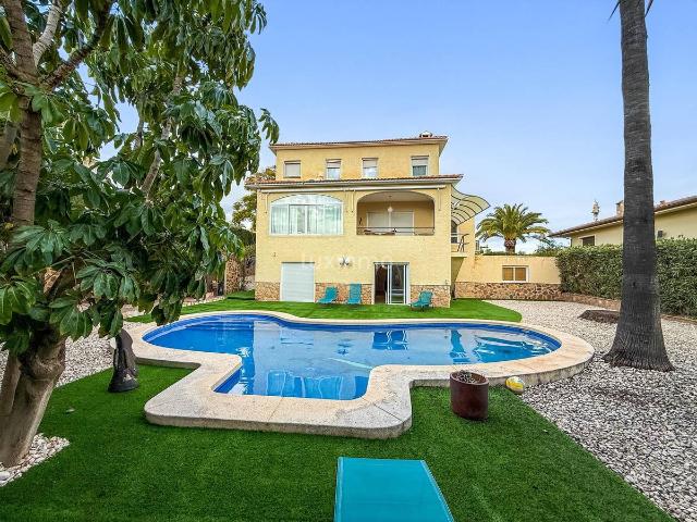 Casa chalet en Venta en Urbanizaciones