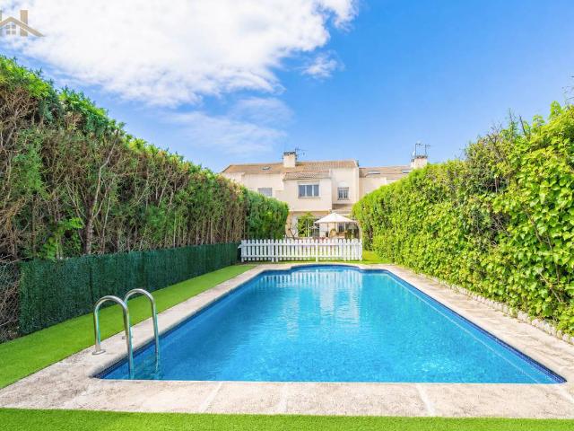 Casa chalet en Venta en Urbanizaciones