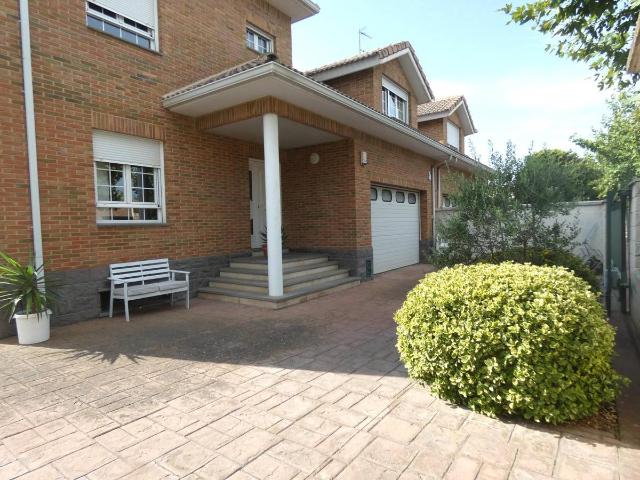 Casa chalet en Venta en Utebo