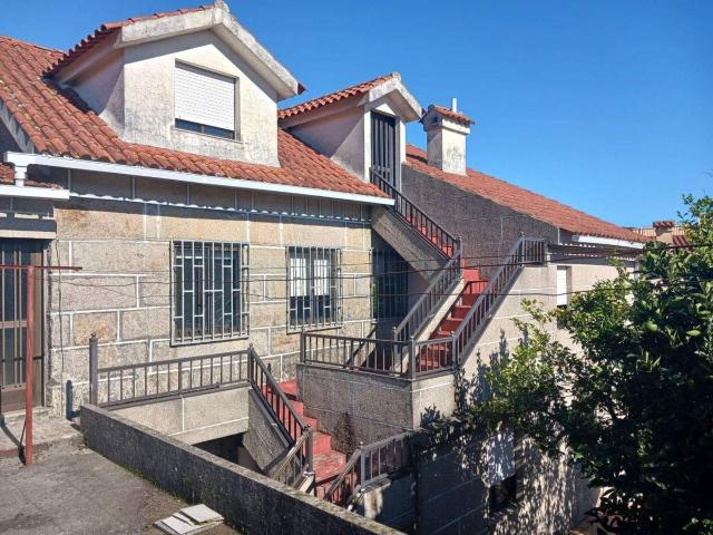 Casa chalet en Venta en Valadares Beade