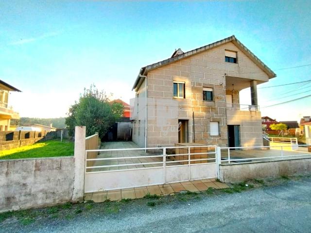 Casa chalet en Venta en Valadares Beade