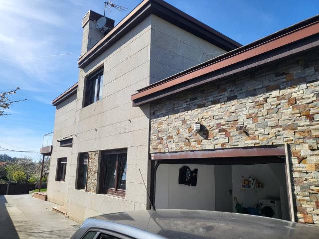 Casa chalet en Venta en Valadares Beade