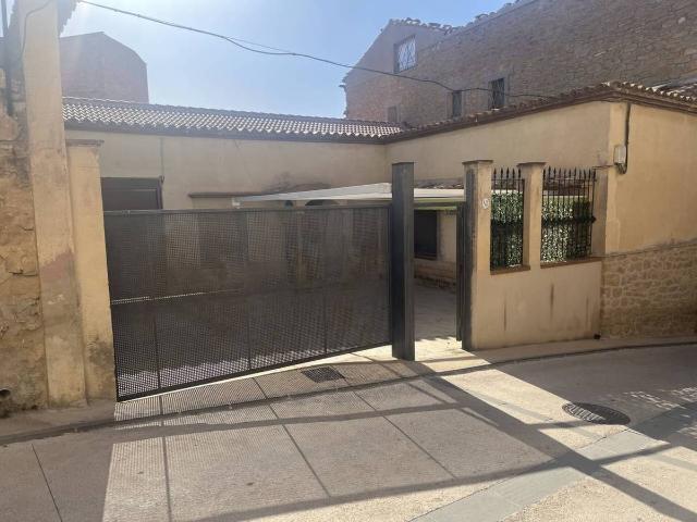 Casa chalet en Venta en Valdealgorfa